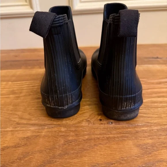 Hunter Black Rain Boots Waterproof Ankle Design - Picture 4 of 8